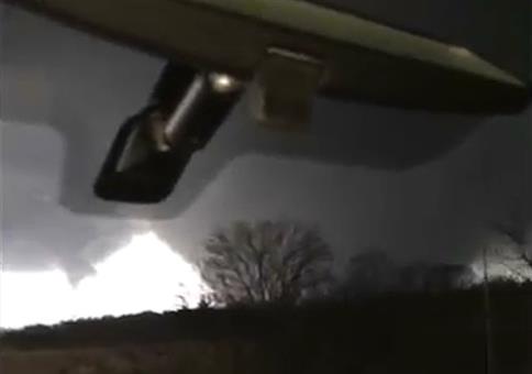 Wenn ein riesiger Tornado direkt an dir vorbei zieht