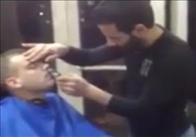 Zweideutige Bewegungen beim Friseur