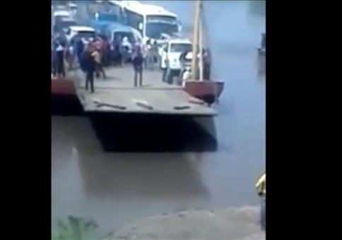 Wenn sich beim Fähreanlegen Dummheit und Glück treffen