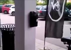 Dieser Aschenbecher piept wohl