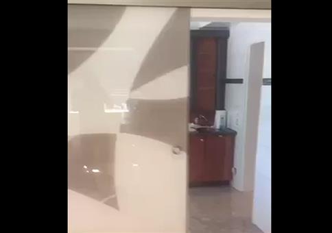 So, Schiebetür is fertig eingebaut!