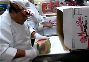 Wassermelone schneiden in Hochgeschwindigkeit