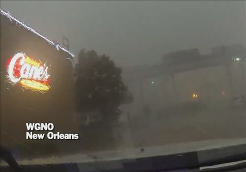 Eisenbahnbrücke bei starkem Sturm