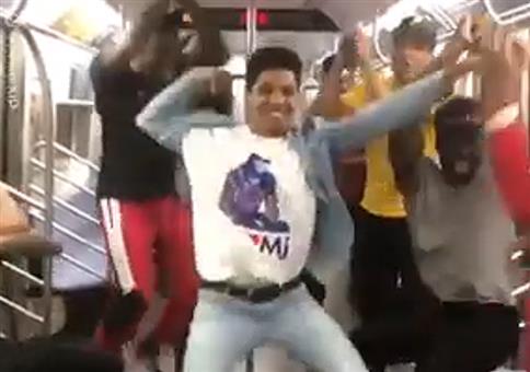 Coole Tanzsession in der U-Bahn
