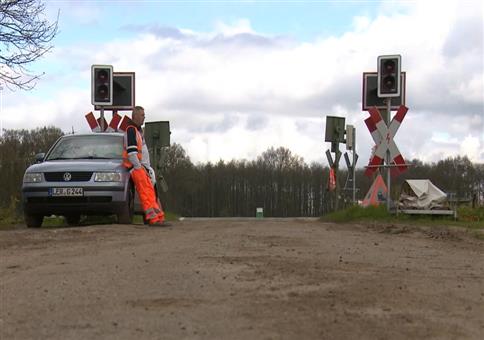 Realer Irrsinn: Manuelle Schranke in Holtgast