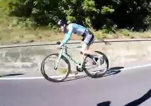 Er zündet den Turbo beim Radrennen