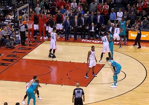 Basketball Buzzer Beater: Nur noch 3 Sek Restspielzeit!