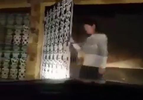 Garagentor öffnen lassen und dabei hupen