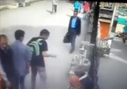 Zeige einem Affen niemals den Mittelfinger!