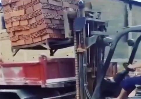 Palette Steine aufladen