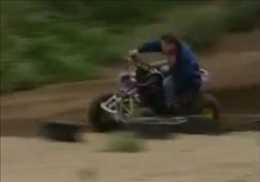 TV Reporter baut Unfall und ihm scheint es egal zu sein