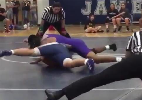 Neulich beim Ringen: Sich unbemerkt durchs Bild schleichen