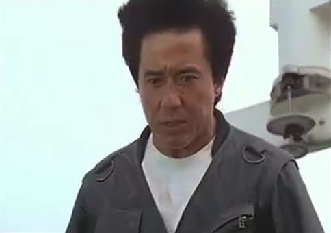Jackie Chan rutscht ne Glasfassade runter