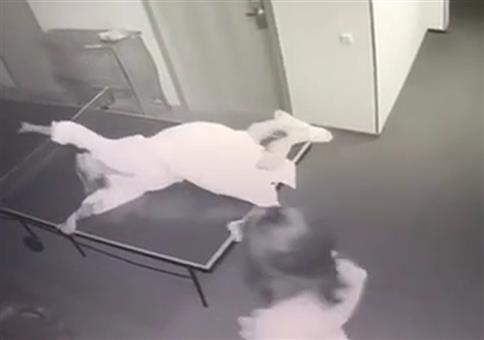 Nächtliche Selfies auf der Tischtennisplatte