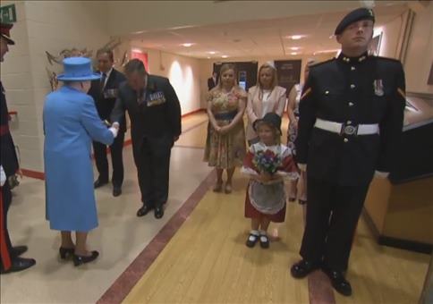 Schmerzhafter Besuch bei der Queen