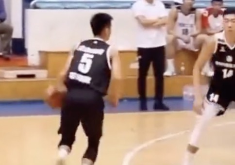 Neulich beim Basketball: Mit einem Wurf 6 Punkte!