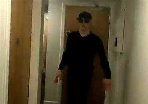 An die Wände hüpfen