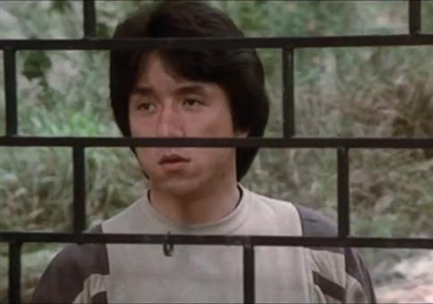 Jackie Chan VS Zäune und Mauern