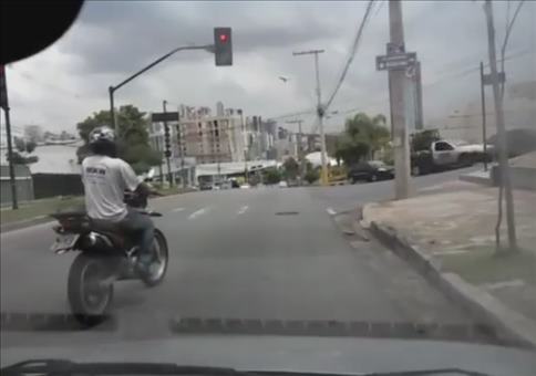 Der Motorradfahrer und das Instant Karma