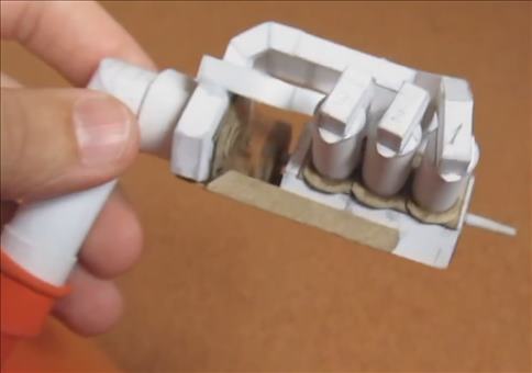 V6 Motor aus Papier