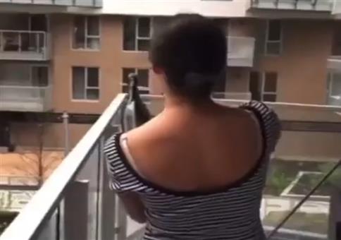 Geht ja meistens gut: Sektflasche mit Schwert öffnen