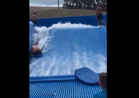 Badehosenfressender Wellenautomat