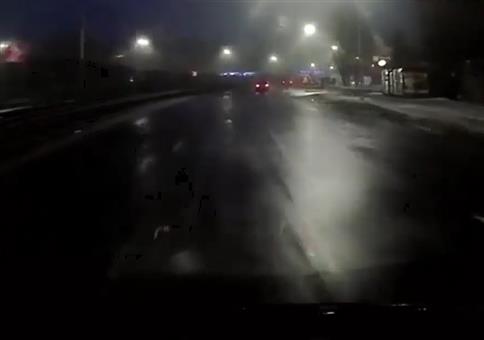 Stromausfall synchroniert sich mit der Radiomusik