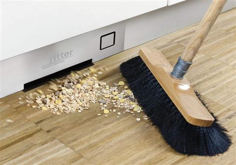 Einfach den Dreck unter die Schränke kehren