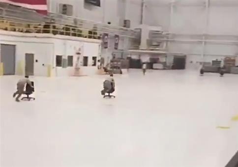 Kampf der Bürostühle