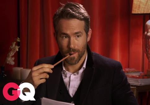 Ryan Reynolds wird von seinem Zwillingsbruder interviewt
