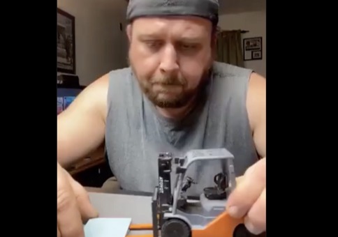 Wenn er wieder in seinem Zimmer spielt