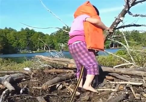 Schau mal was ich gefunden habe Papa!