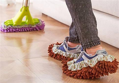 Hausschuhe mit Wischmopp-Funktion