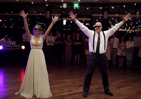 Irrer Vater-Tochter Tanz auf Hochzeit