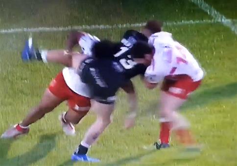 Neulich beim Rugby: Kniescheibe ist raus