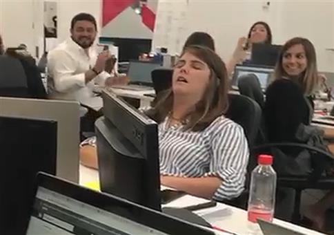 Neulich auf Arbeit: Schlafen und klatschen