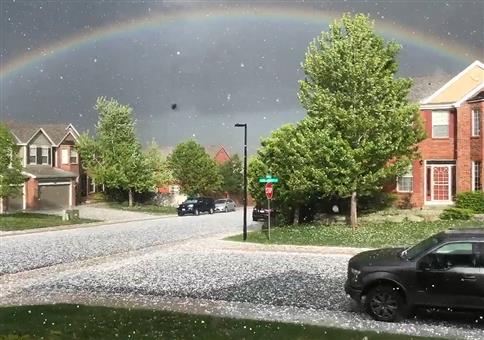 Hagel und Regenbogen