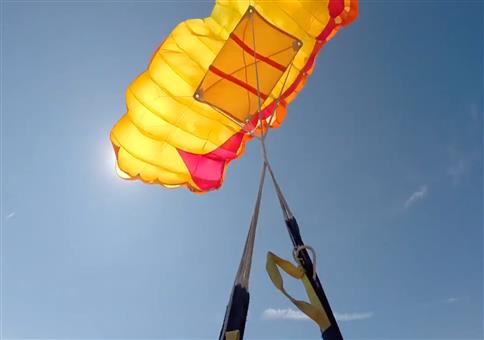 Doppeltes Problem beim Fallschirmsprung