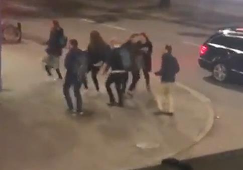 Wenn die Schweden abends vorm Club zu Abba tanzen