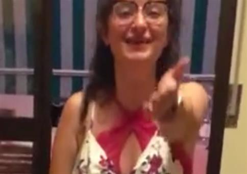 Lache im Rückwärtsgang