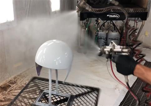 Schnell mal den Helm in verchromen