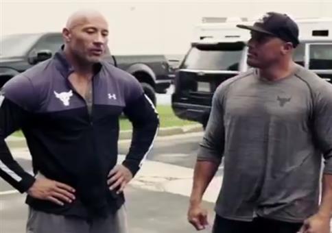 The Rock überrascht sein Stuntdouble