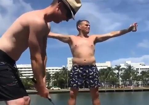 Golfball voll in die Eier