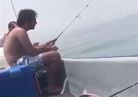 Kleiner Schreck beim Angeln