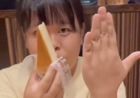 Zaubertrick: Den Käsekuchen verschwinden lassen