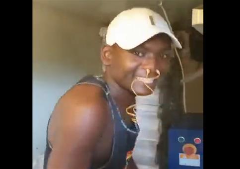 Neu auf Arbeit: Die Nasenstöpsel