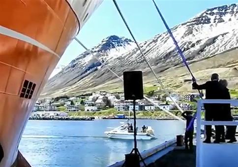 Wenn sich das Schiff nicht taufen lassen will