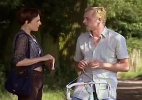 Anyone speaks english here?