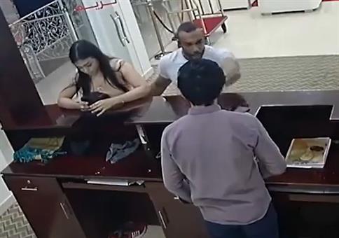 Ekelhaft Macho bekommt das was er verdient