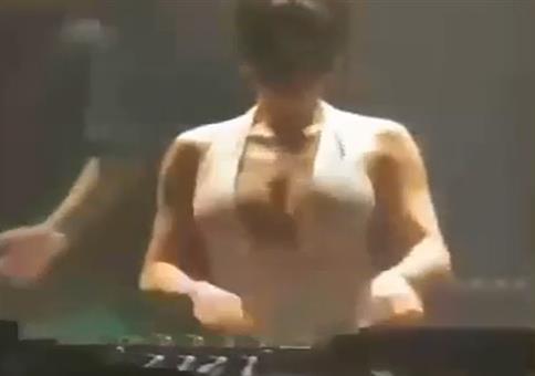 Equalizer-Hupen am DJ Pult